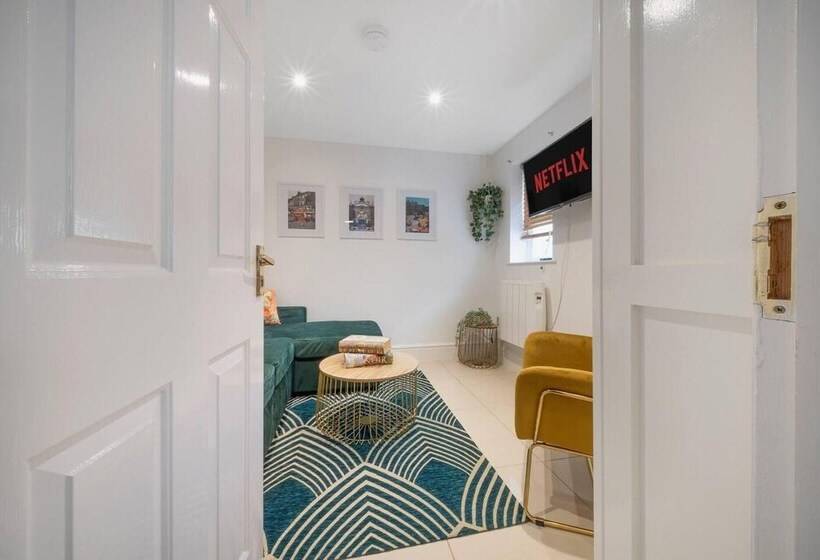 דירת נופש Lovely Little House, Free Parking, Smart Tv, Wifi