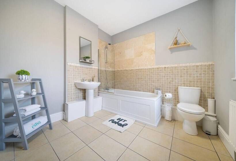 דירת נופש Lovely Little House, Free Parking, Smart Tv, Wifi