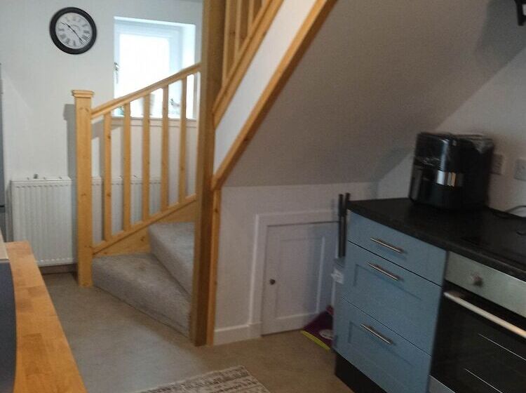 דירת נופש 2 Bedrooms/sleeps 4/free Wifi/parking/outdoor Area