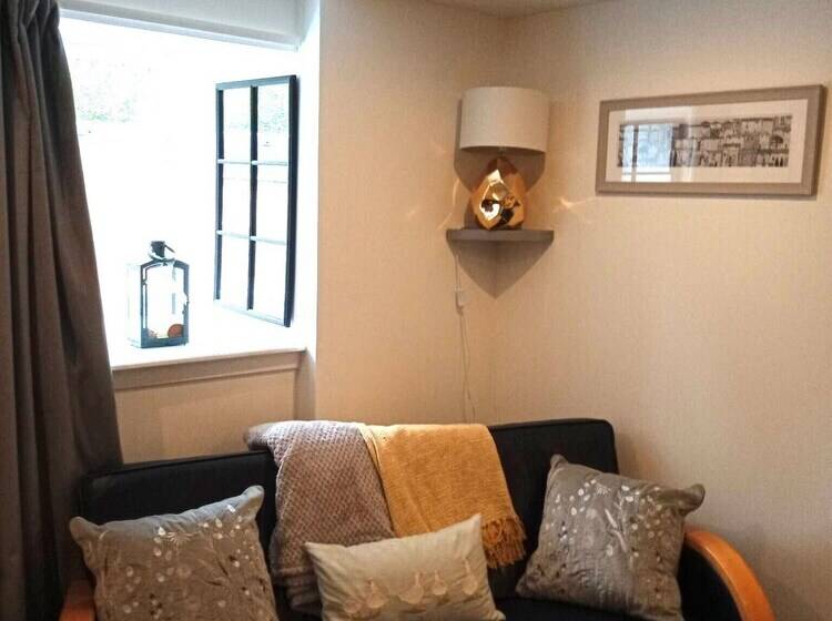 דירת נופש 2 Bedrooms/sleeps 4/free Wifi/parking/outdoor Area