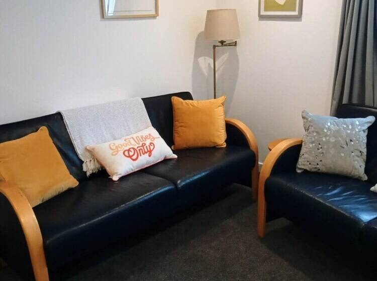 דירת נופש 2 Bedrooms/sleeps 4/free Wifi/parking/outdoor Area