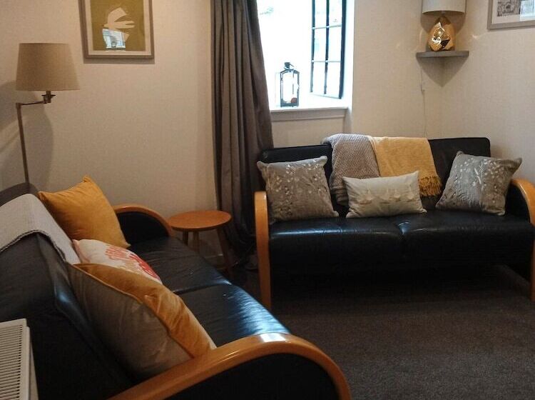 דירת נופש 2 Bedrooms/sleeps 4/free Wifi/parking/outdoor Area