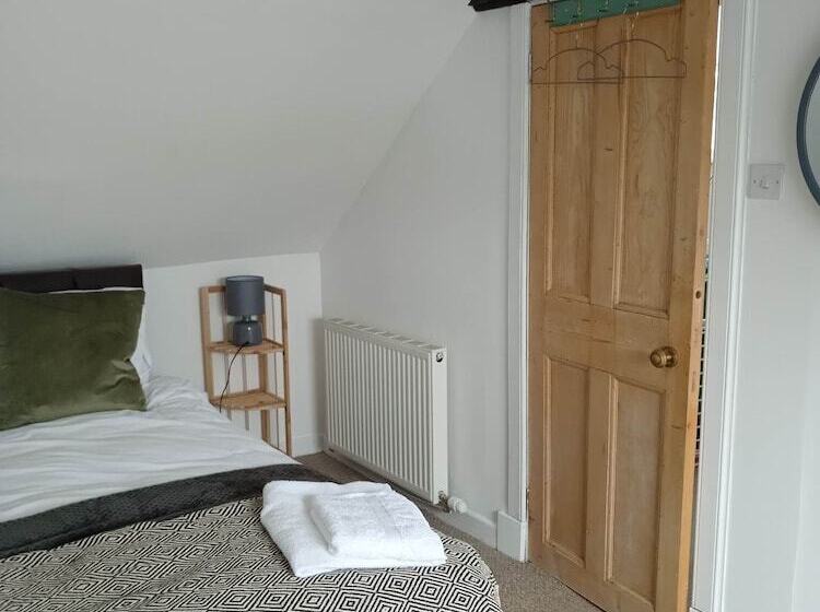 דירת נופש 2 Bedrooms/sleeps 4/free Wifi/parking/outdoor Area