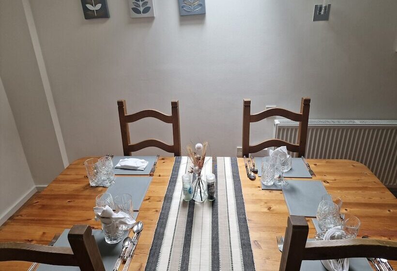 レジデンス Lakeviews/quietness/parking/longstays/4guests