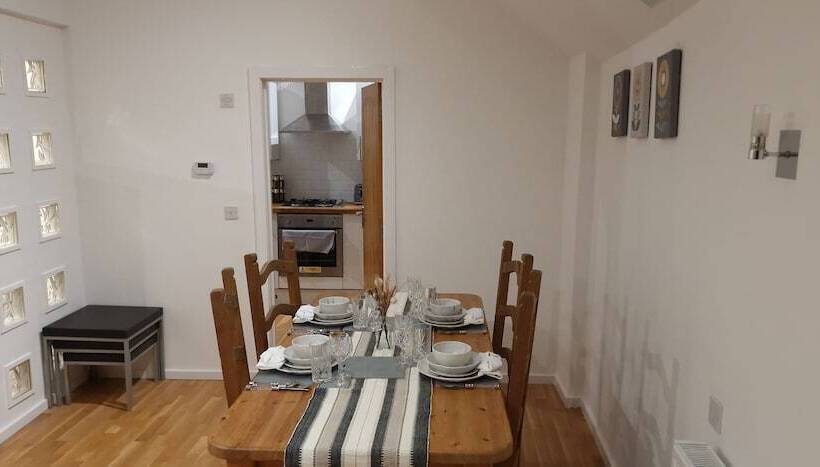 דירת נופש Lakeviews/quietness/parking/longstays/4guests