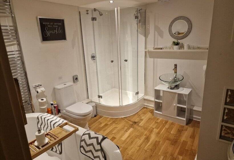 דירת נופש Lakeviews/quietness/parking/longstays/4guests
