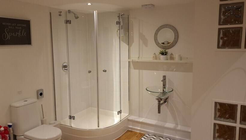 レジデンス Lakeviews/quietness/parking/longstays/4guests