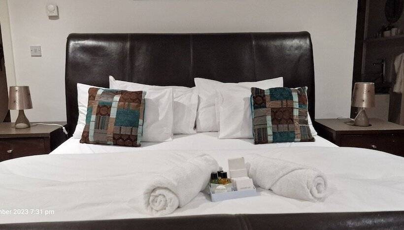 レジデンス Lakeviews/quietness/parking/longstays/4guests