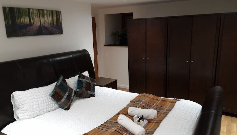 レジデンス Lakeviews/quietness/parking/longstays/4guests