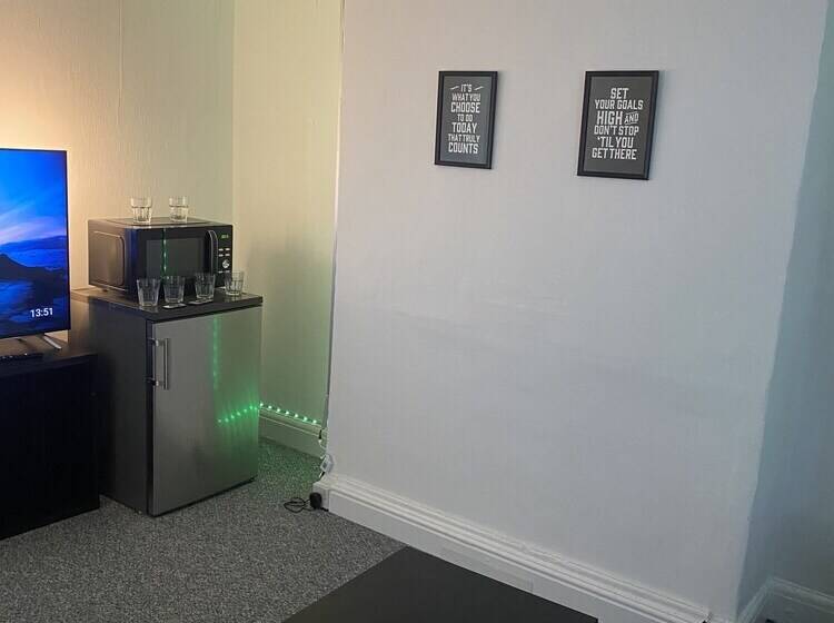 Резиденция Sapphire Suites, Stunning 2 Bed House In Bradford