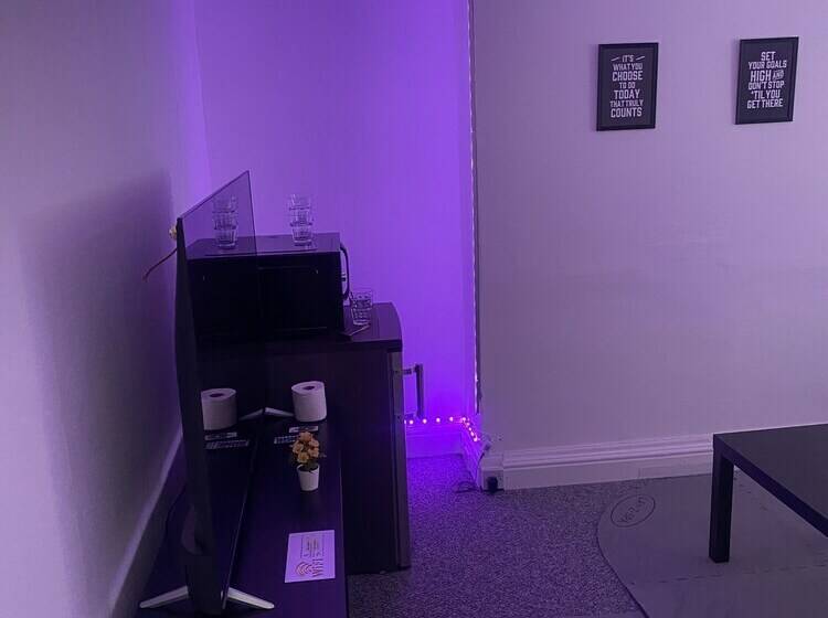 اقامتگاه Sapphire Suites, Stunning 2 Bed House In Bradford