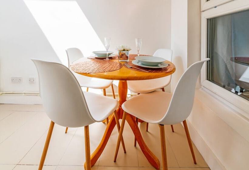 إقامة Stylish 3 Bed House With Free Parking & Wifi