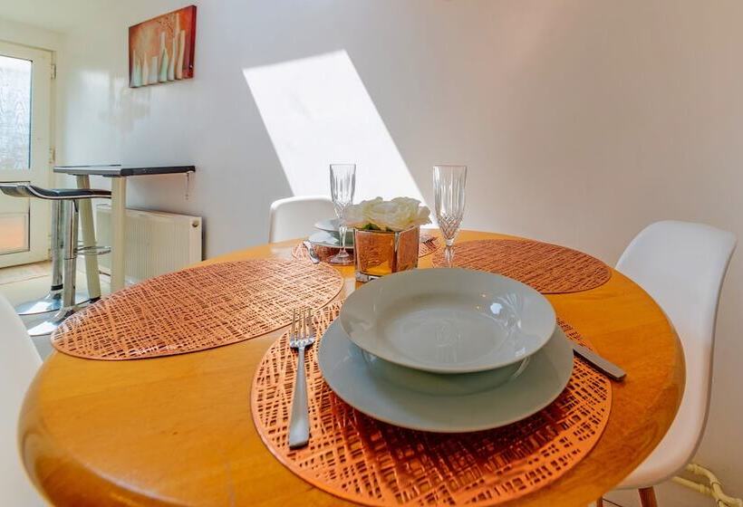 レジデンス Stylish 3 Bed House With Free Parking & Wifi