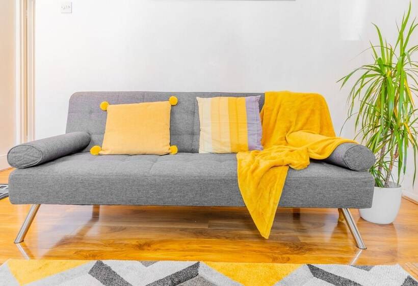 إقامة Stylish 3 Bed House With Free Parking & Wifi