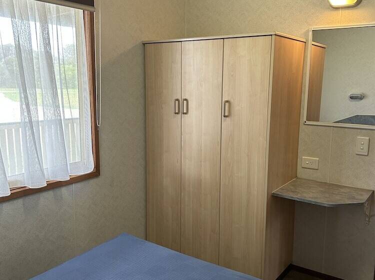 אתר נופש Long Jetty Caravan Park