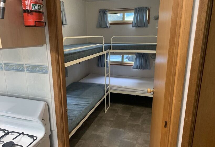 منتجع Long Jetty Caravan Park