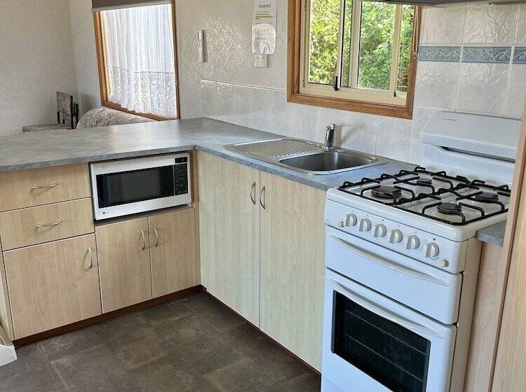 אתר נופש Long Jetty Caravan Park