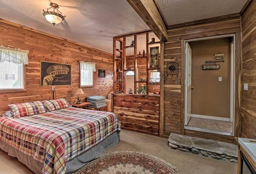 Rubys Landing Cottage W/ Deck & White River Views