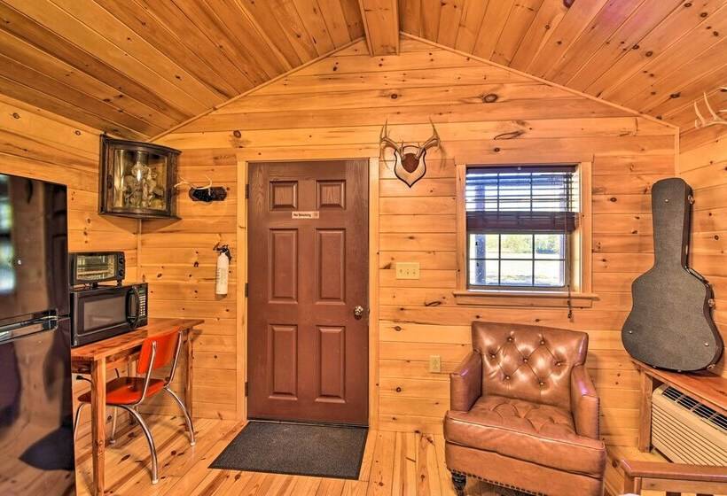 Rural Cabin Hideaway W/ Fire Pit & Mtn Views!