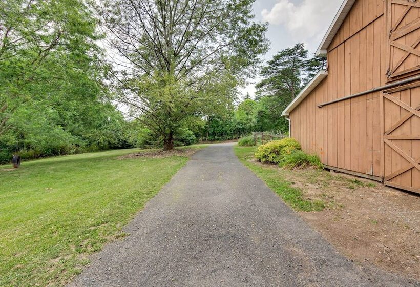 Rural Dutch Country Retreat   Private Hot Tub