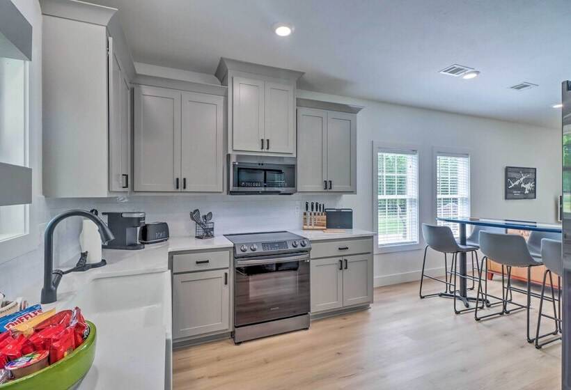 Rural Family Retreat < 3 Mi To Fishing & Boating!