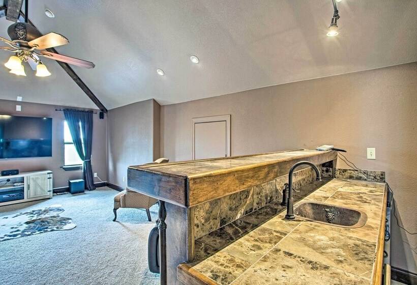 Blue Ridge Home W/ Game Room: 14 Mi To Mckinney!