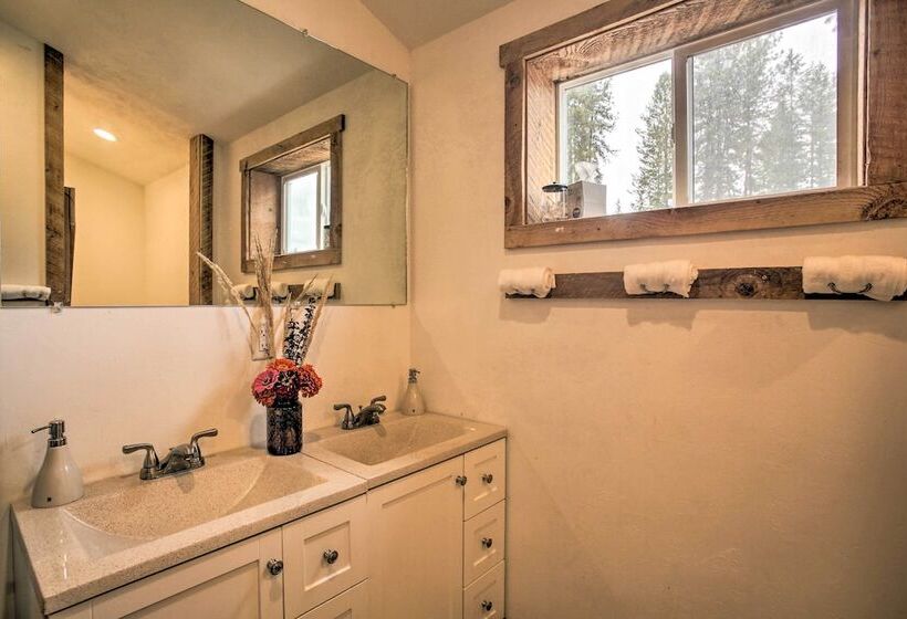 Rural Kettle Falls Bunkhouse W/ Airstrip & Trails!