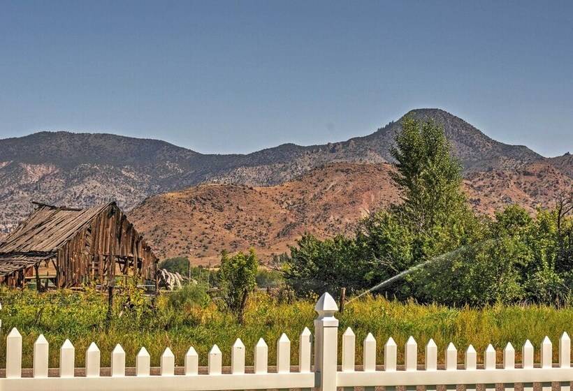 Rustic Chic Home: 10 Mi To Otter Creek State Park!