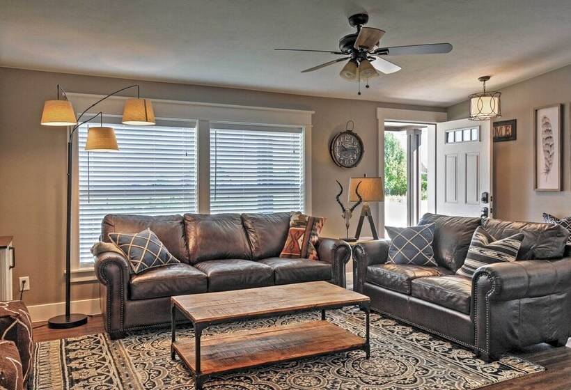 Rustic Chic Home: 10 Mi To Otter Creek State Park!