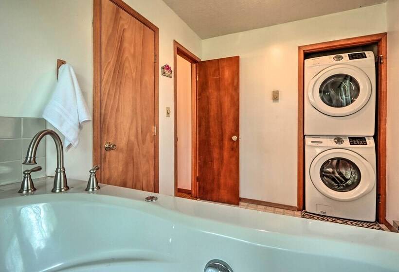 7 Mi To Big Boulder Mountain: Poconos Escape!