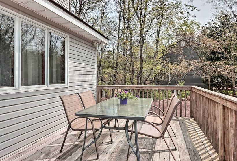 7 Mi To Big Boulder Mountain: Poconos Escape!