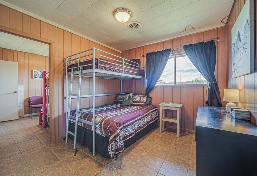 Rustic & Western House On Lake Swim & Fish!