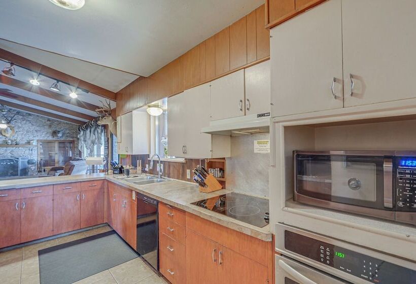 Rustic & Western House On Lake Swim & Fish!