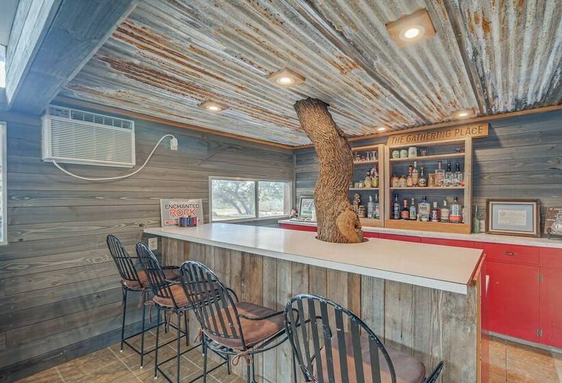 Rustic & Western House On Lake   Swim & Fish!