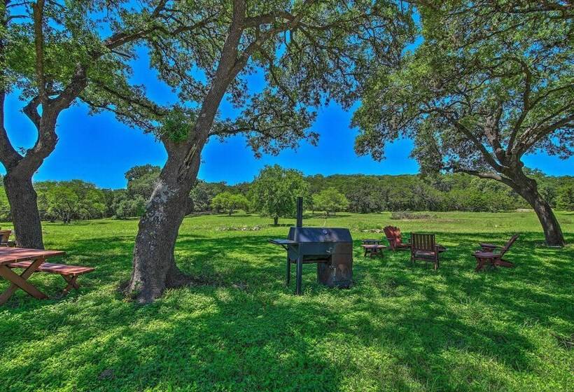 Countryside Cottage: 17 Mi To Downtown San Antonio