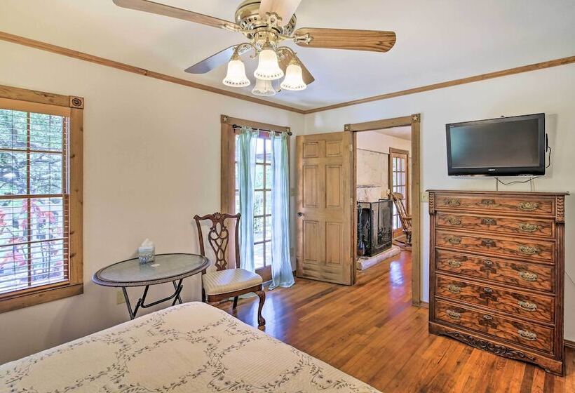 Countryside Cottage: 17 Mi To Downtown San Antonio