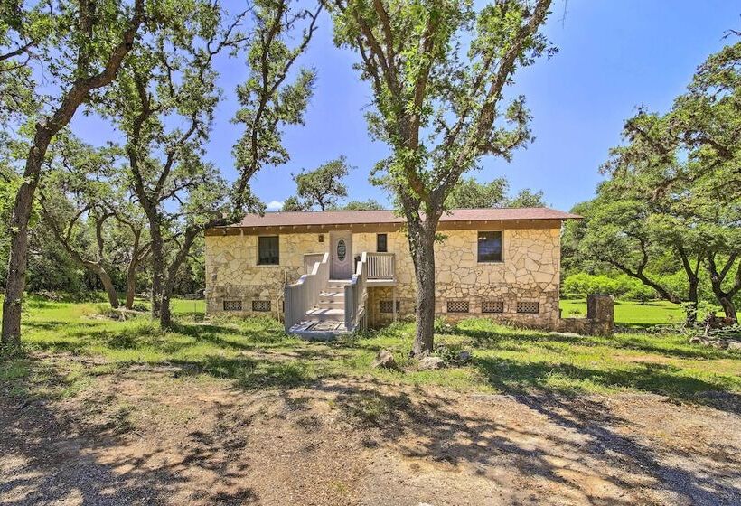 Countryside Cottage: 17 Mi To Downtown San Antonio