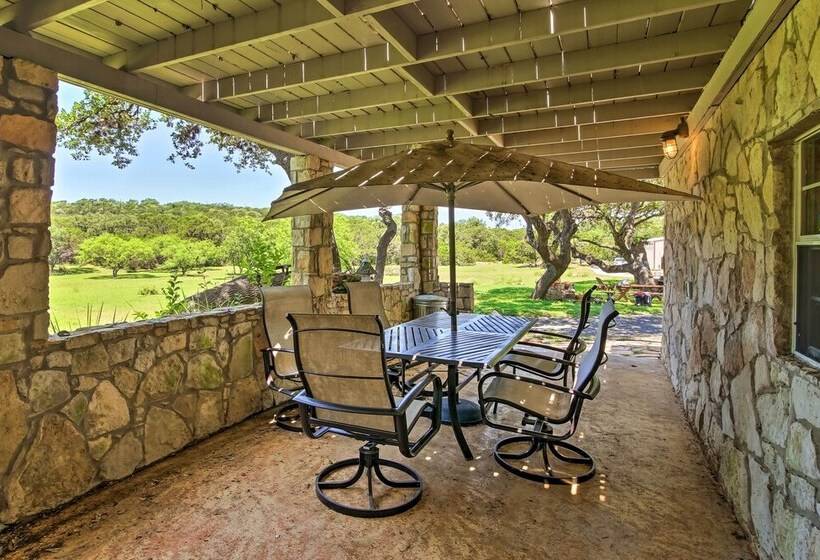 Countryside Cottage: 17 Mi To Downtown San Antonio