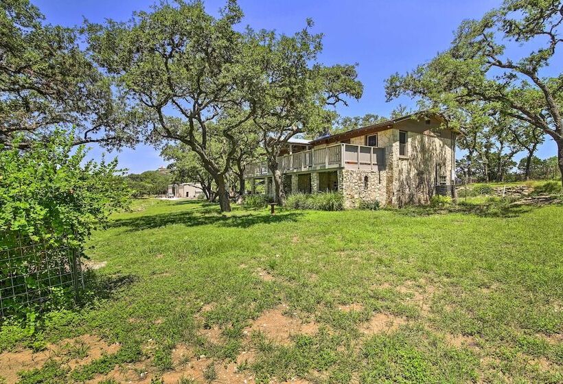 Countryside Cottage: 17 Mi To Downtown San Antonio