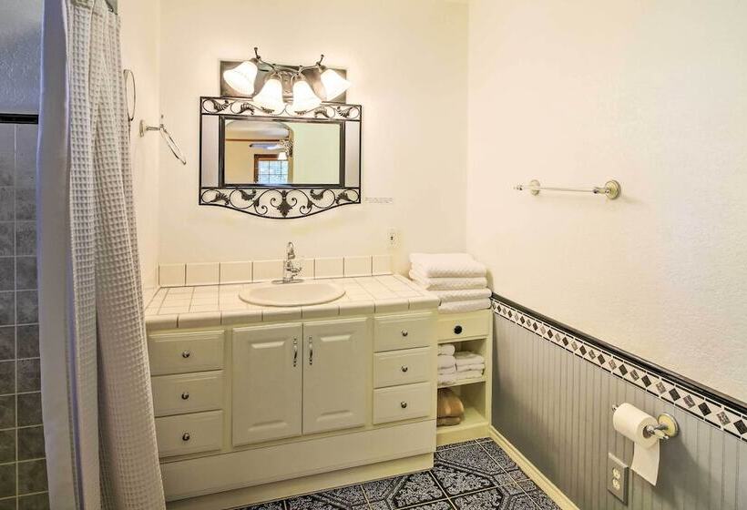 Countryside Cottage: 17 Mi To Downtown San Antonio