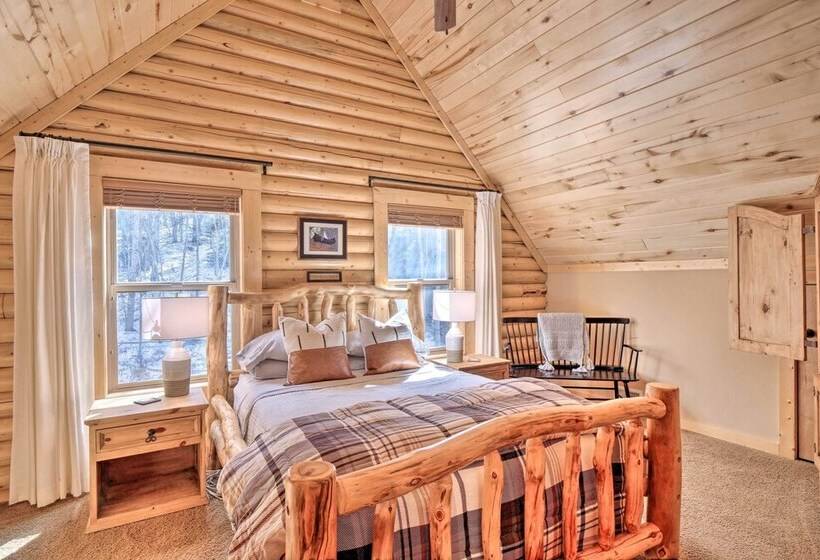 Secluded Alma Log Cabin W/ Hot Tub & Mountain View