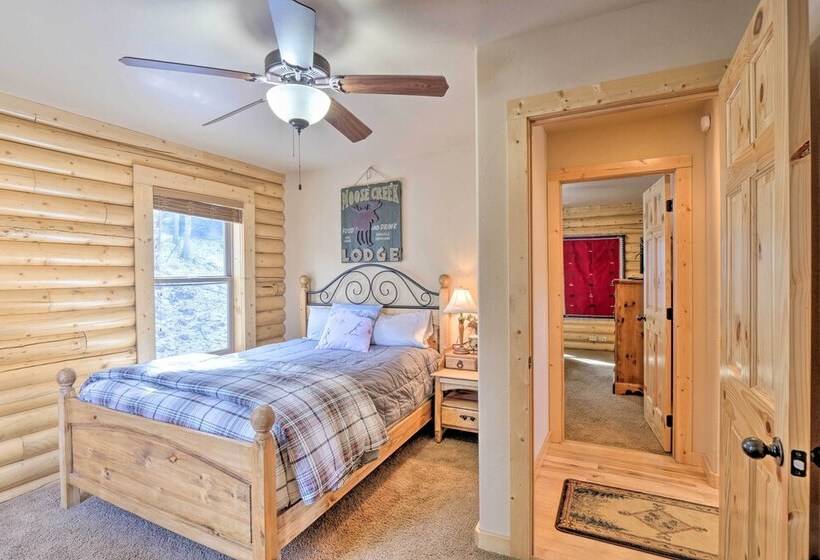 Secluded Alma Log Cabin W/ Hot Tub & Mountain View