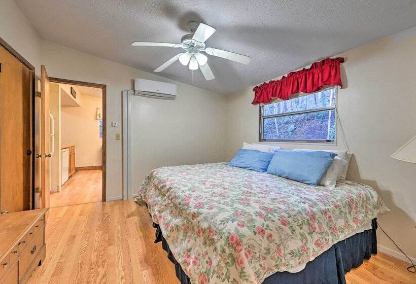 Secluded Bryson City Home W/ Deck, Steps To Creek!