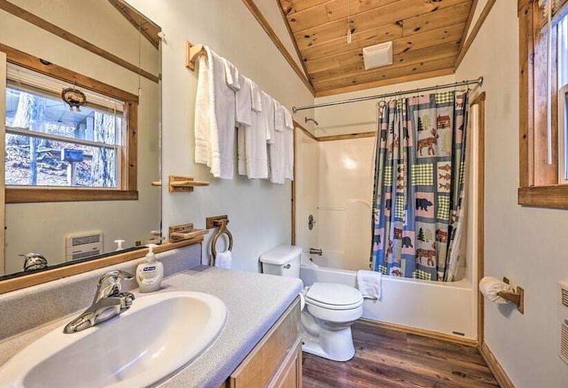 Secluded Nantahala  Gone Hunting  Cabin W/ Hot Tub