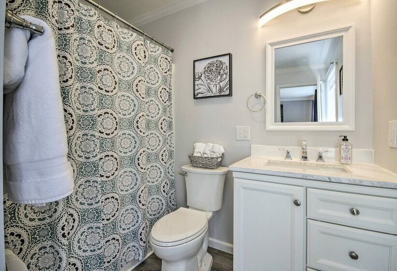 Secluded Rileyville Cabin W/ Hot Tub & Grill!