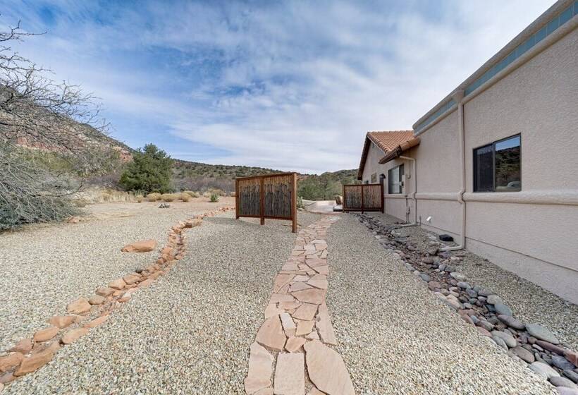 Secluded Sedona Escape W/ Patio & Red Rock Views!