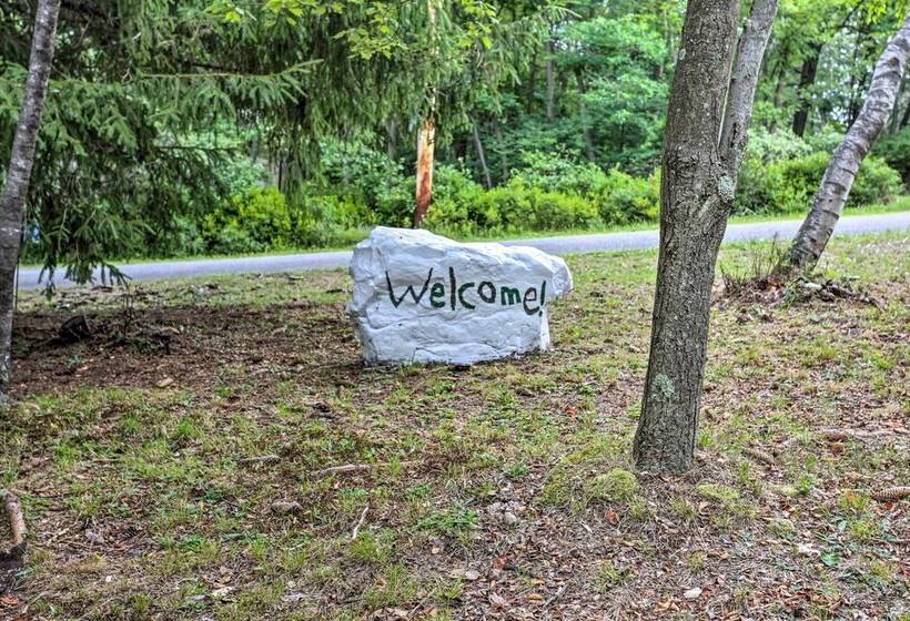 Serene Long Pond Home W/ Game Room & Beach Access!