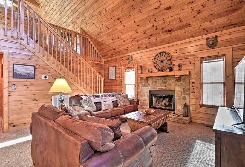 Sevierville Cabin W/ Lake Access & Private Hot Tub