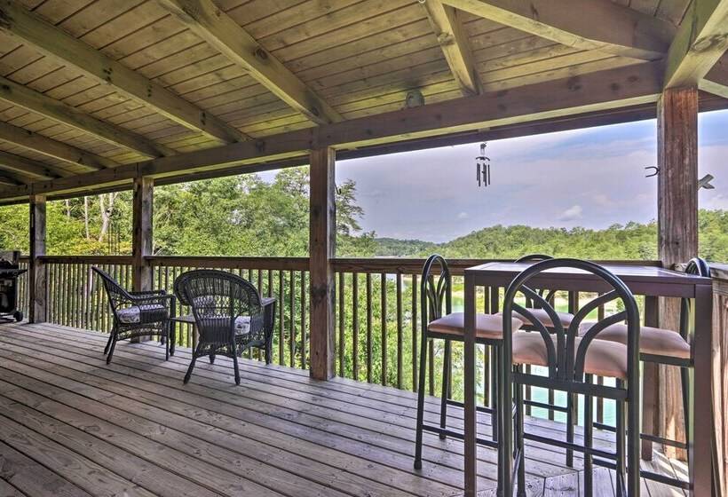 Sevierville Cabin W/ Lake Access & Private Hot Tub