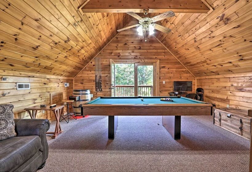 Sevierville Cabin W/ Lake Access & Private Hot Tub
